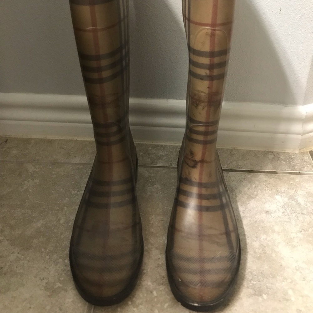 REAL BURBERRY RAIN BOOTS!!